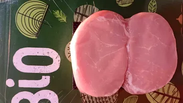 Cu cât se vinde 1 kg de cotlet de porc din Danemarca în magazinele din România. Turiștii au crezut că este o eroare