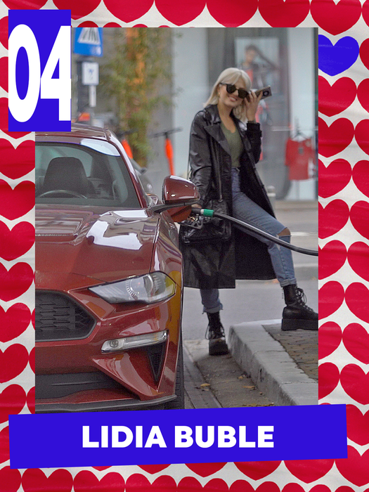 TOP sexy-vedete puse pe treabă. Antonia, Gina Pistol sau Diana Munteanu, în ipostaze nemaivăzute. Au dat la manivelă chiar în stradă!