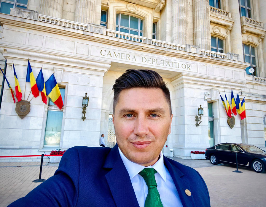 Deputatul Constantin Codreanu, implicat într-un accident în Focșani: “M-am ales cu fracturi și un traumatism cranio-facial” + prima poză după impactul violent