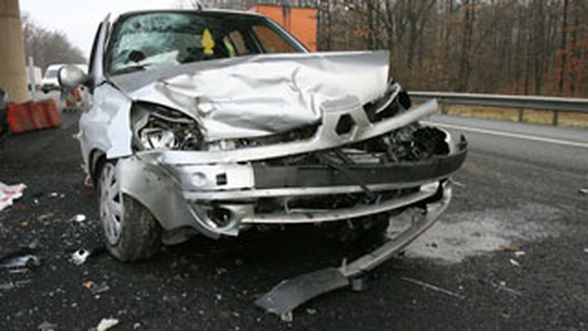 Un tanar care venea de la discoteca a murit intr-un accident de masina! Soferul era beat si avea piciorul in gips!