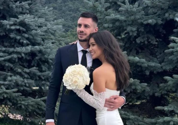 După Denis Drăguș și Ianis Hagi, un alt fotbalist s-a căsătorit! Cu ce se ocupă Mara, soția lui