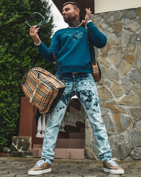 Vloggerul a atras atenția prin stilul extravagant pe care l-a adoptat pe parcursul anilor / (Sursa: Instagram)
