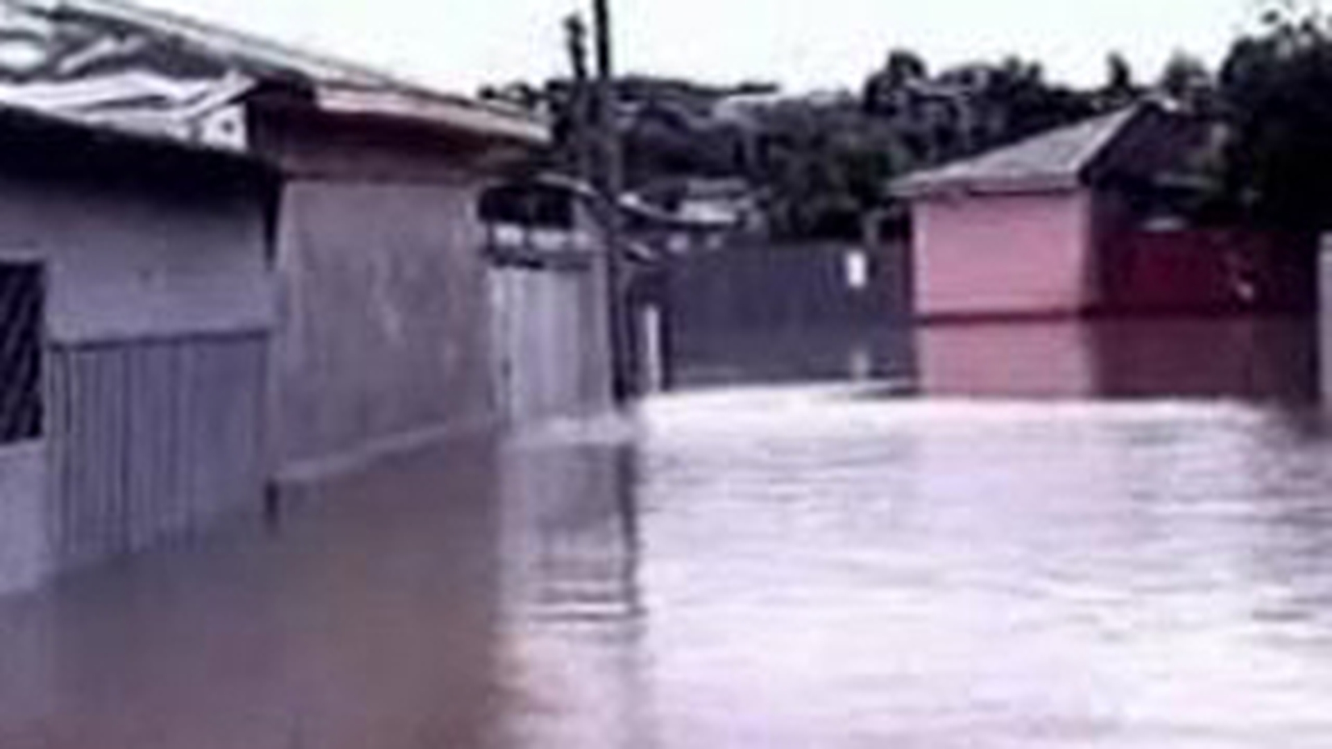 Alerta maxima la Galati! Mai multe cartiere au fost evacuate din cauza inundatiilor!