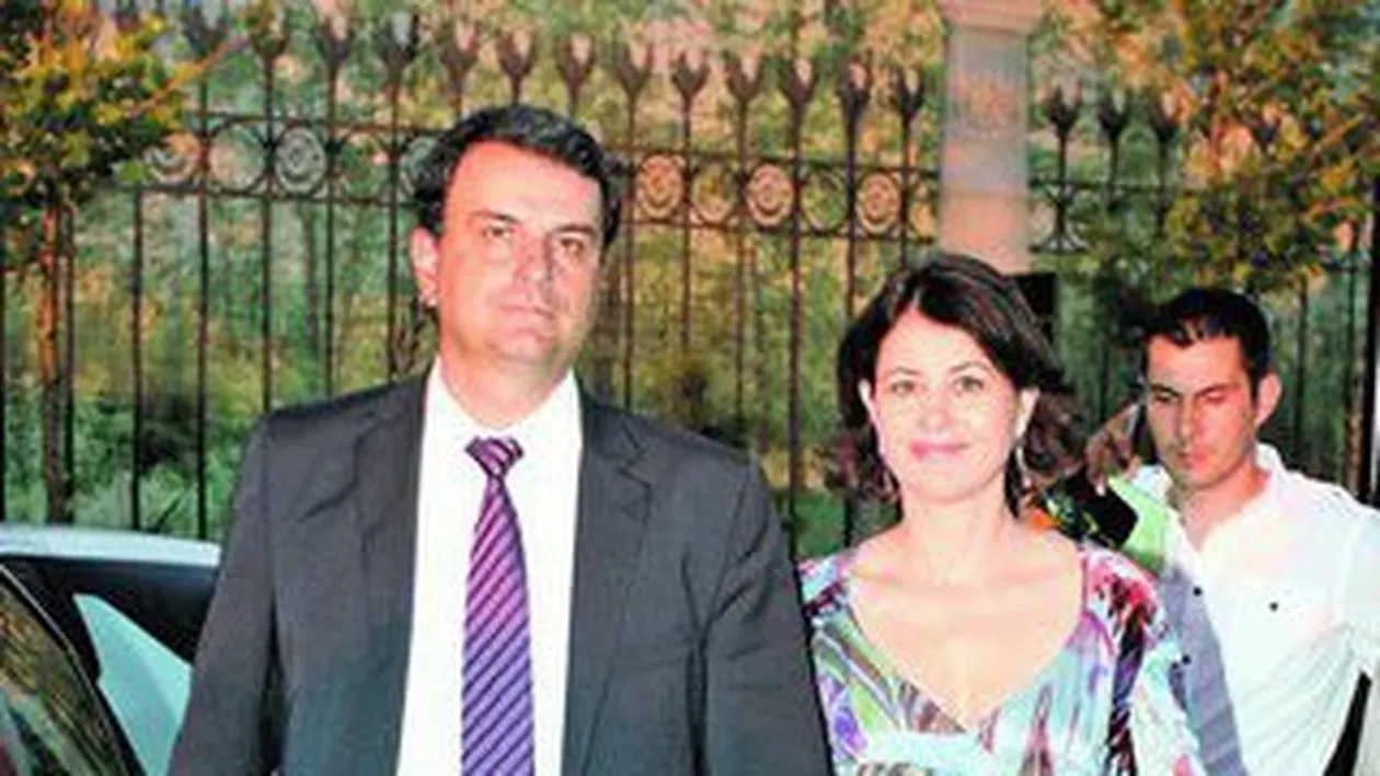 Lucica si-a scos mandruta in oras