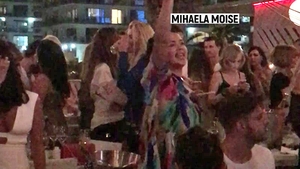 Apărea în fiecare noapte în studioul ”Domnului Dan”. Fosta vedetă de la OTV a făcut show cu fetele la LOFT