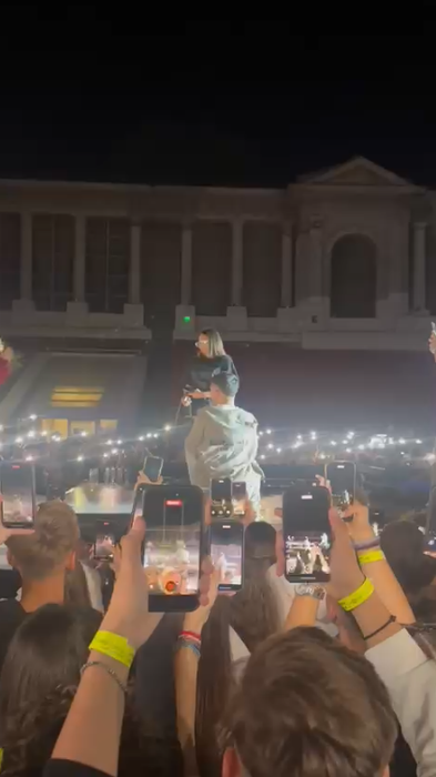 A cerut-o de soție pe scenă, în timpul concertului! Fiul lui Costel Biju s-a logodit cu frumoasa Antonia