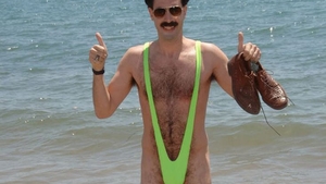 Borat loveşte din nou! Şase turişti au fost arestaţi în Kazahstan îmbrăcaţi doar în… mankini