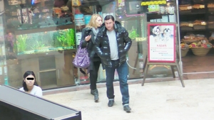 Viorel Moldovan si-a facut sotia fericita cu o sesiune de shopping in mall