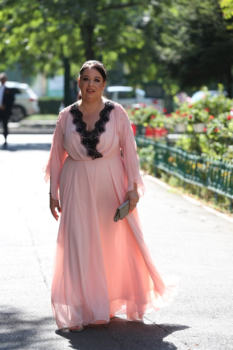 Gabriela Cristea, primele imagini îmbrăcată în rochia de mireasă. Vedeta și Tavi Clonda, fericiți în ziua cununiei religioase