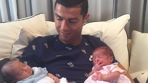 Cristiano Ronaldo, imagine de colecţie cu cei trei copii! Ce le-a spus fotbalistul prietenilor