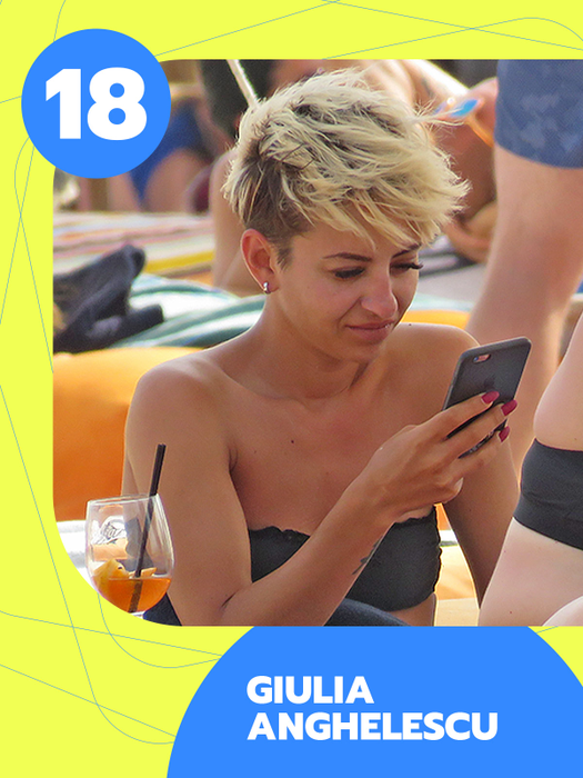 Bianca Drăgușanu, Adelina Pestrițu și Lora și-au făcut zeci de selfie-uri. Intră în acțiune Top 30 dive care au găsit unghiul perfect