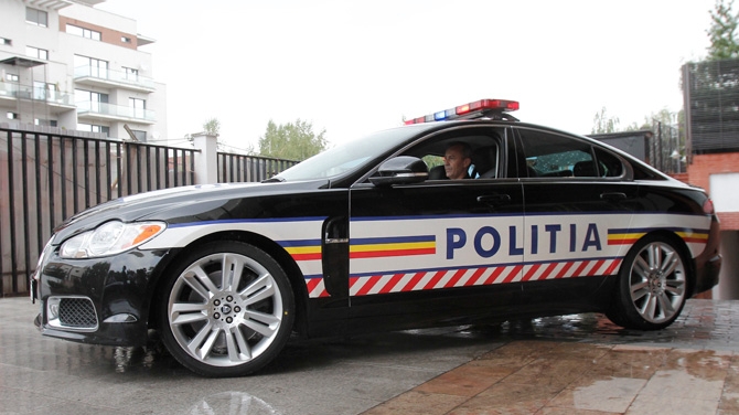 Vitezomanii nu mai au nicio sansa! Politia Romana si-a innoit flota cu un Jaguar XFR de 510 cai, care prinde suta in 4,9 secunde!