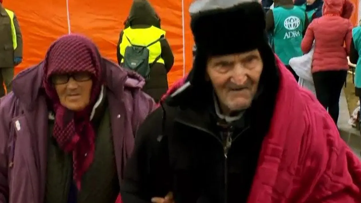 Povești cutremurătoare! Un bunic de 92 de ani și-a luat soția nevăzătoare și a fugit din calea bombardamentelor