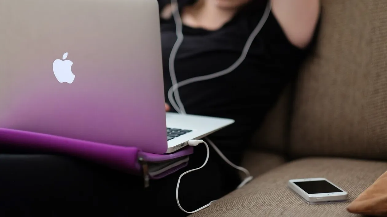 Cum a fost păcălită o americancă de un român, timp de trei ani. Suma colosală pe care i-a trimis-o