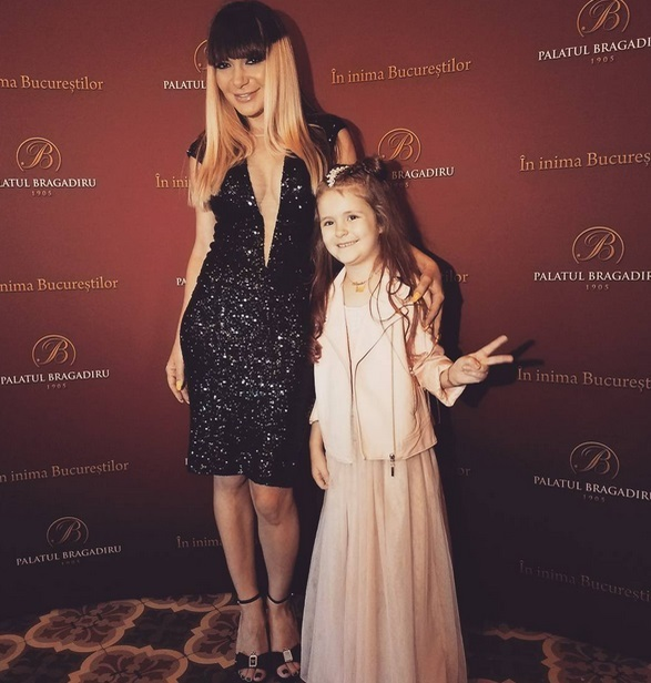 Andreea Antonescu şi fiica ei, Sienna, la botezul fetei Andreei Bălan