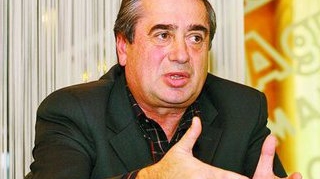 Ioan Niculae l-a tratat de hernie pe nea Mitica