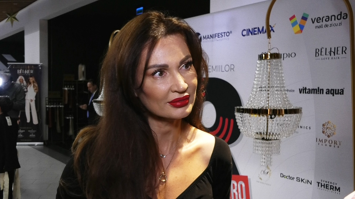 Nicoleta Luciu a fost asistentă la ATI. Imagine rară cu vedeta la 20 de ani