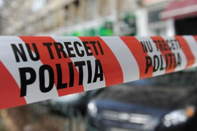 Un tânăr și-a înjunghiat tatăl de 20 de ori