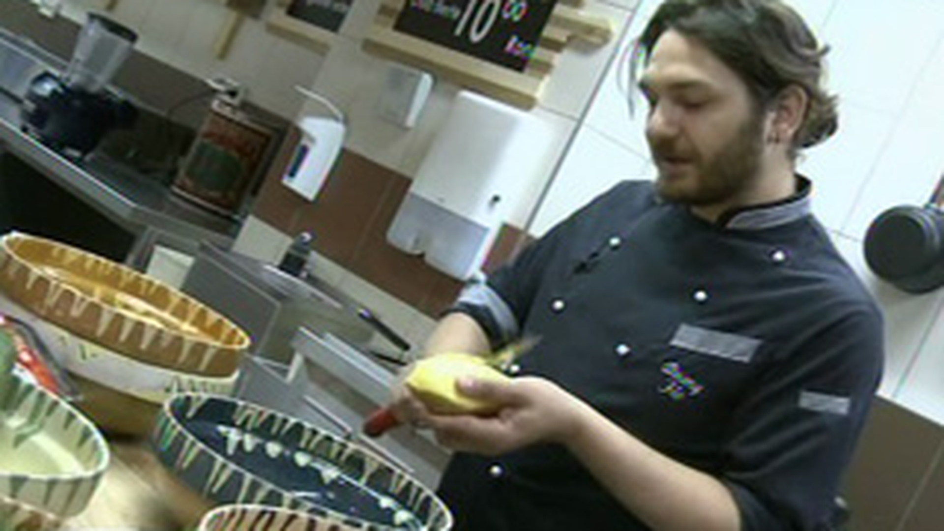 Uite ce sarmale a facut bucatarul Florin de la "MasterChef"! Le-a invelit in dovlecei! Ia reteta!