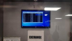 Cu cât se cumpără un EURO în aeroportul de la Otopeni. Cât plătesc casele de schimb