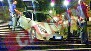 A coborat scarile cu masina