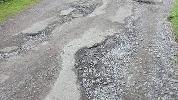 40 de ani a durat să fie asfaltată o stradă din România. Și asta cu proces!