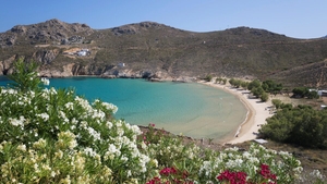 Trei locuri din Grecia unde localnicii fug de aglomerație. Destinațiile pe care turiștii străini încă nu le-au descoperit
