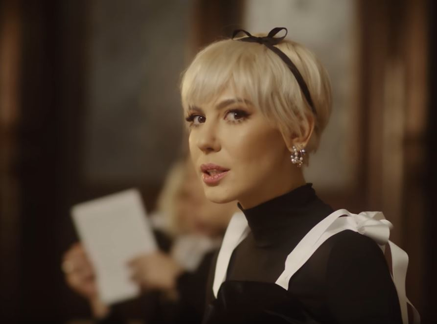 Sore a lansat primul videoclip alături de fiica sa! Povestea emoționantă a piesei “Ce faci, fată?” și ce peripeții au trăit artista și Erin pe platourile de filmare