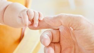 Un bebeluș a murit în urma unei greșeli fatale a medicilor. Ce i-au administrat, imediat după naștere