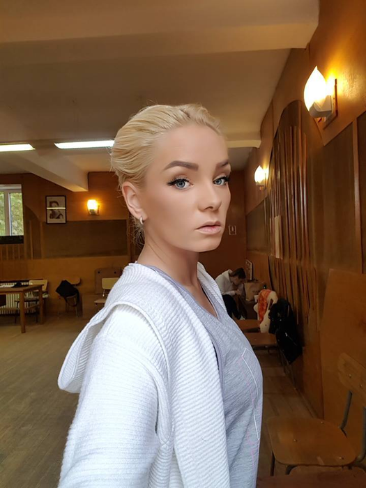 Maria Constantin şi-a schimbat look-ul! Cum arată acum cântăreaţa