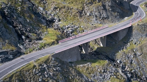 Transfagarasanul, blocat din cauza caderilor de pietre de pe versanti!