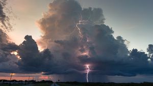 Prognoza meteo pentru joi, 1 aprilie. Spre seară sunt așteptate ploi și descărcări electrice