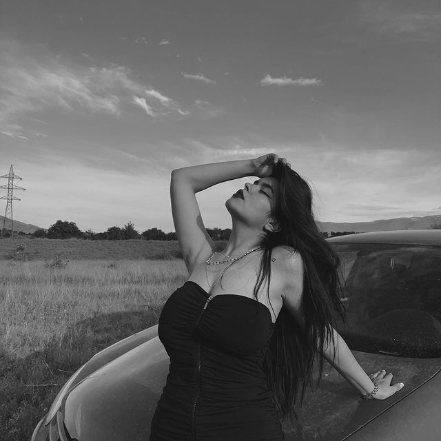 Raluca Stancu, sexy-educatoarea din Hațeg, asemănare izbitoare cu Georgina Rodriguez / Sursă foto: Instagram