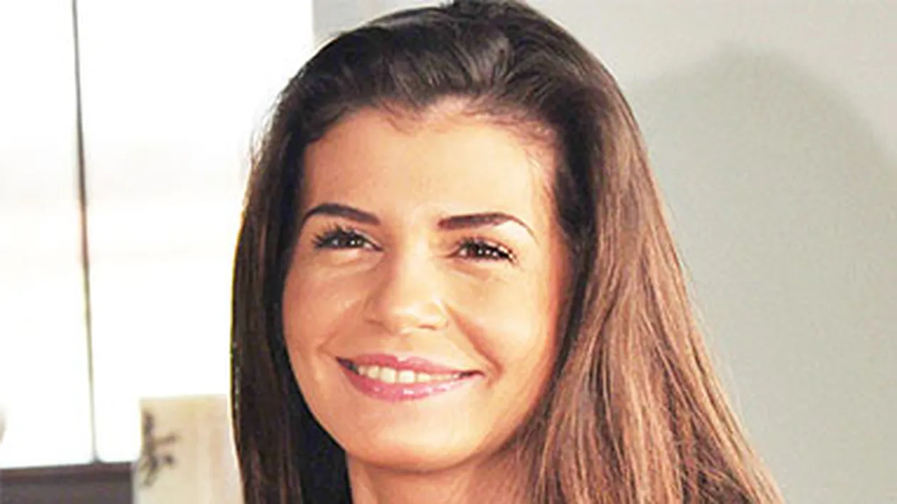 Cum sa daruiesti asa ceva? Monica Gabor a primit cel mai ciudat cadou! Ei ii place mult, dar tu o sa-ti faci cruce!