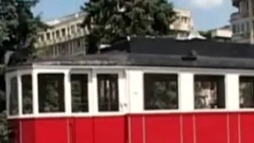 VIDEO Criza le da idei primarilor! Inchiriaza tramvaie de epoca in schimbul alimentelor