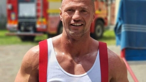 Povestea lui Sorin din Suceava, pompierul de 41 de ani care face voluntariat: "A fost gardă de corp pentru Jason Statham, Dolph Lundgren"