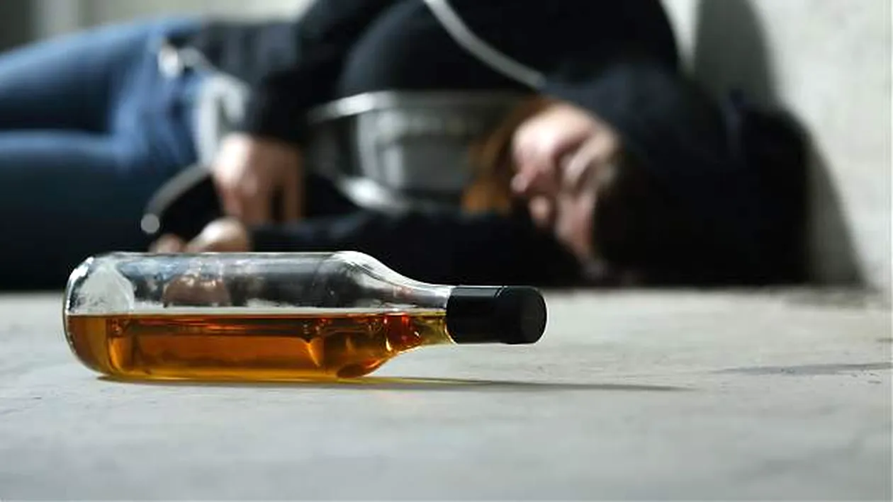 Doi copii de 14 și 16 ani, în pragul comei alcoolice la spitalul din Iași! Au băut votcă și whisky. Medicii sunt în alertă