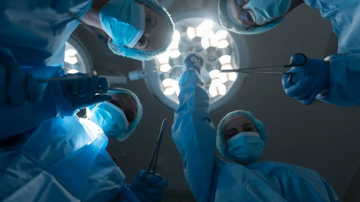 O femeie s-a trezit din comă în timp ce medicii îi prelevau organele. Cine a insistat ca donarea să continue, deși pacienta era vie