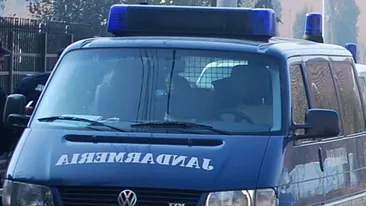 Sotul femeii lovita de masina Jandarmeriei este disperat. “Este in stare grava, au trimis-o acasa sa am grija de ea”