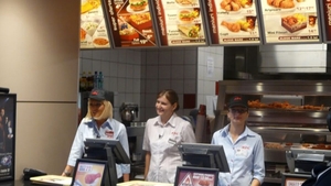 I-am făcut calculul! Ce salariu are un angajat KFC în București, acum, în octombrie 2022