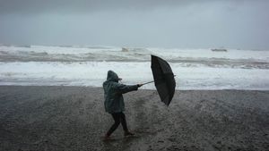 Alertă METEO! Vremea o ia razna din nou. România, lovită de furtuni și grindină