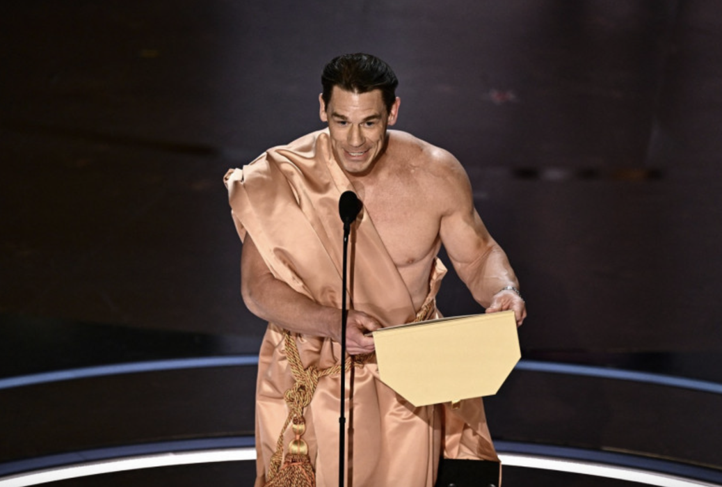 Cum a reacționat Margot Robbie când l-a văzut pe John Cena dezbrăcat pe scenă la Gala Premiilor Oscar 2024