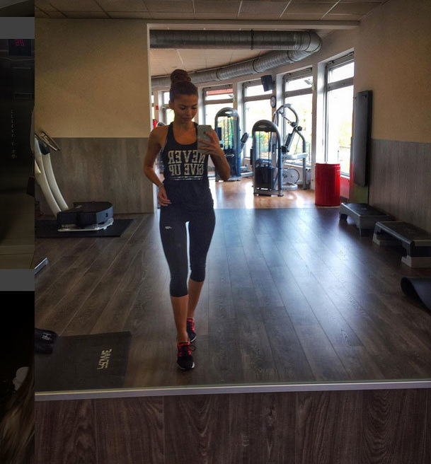 GALERIE FOTO INCENDIARĂ! Îţi stă inima când o vezi în costum de baie! Nu e topmodel, ci… E cea mai sexy-doctoriţă!