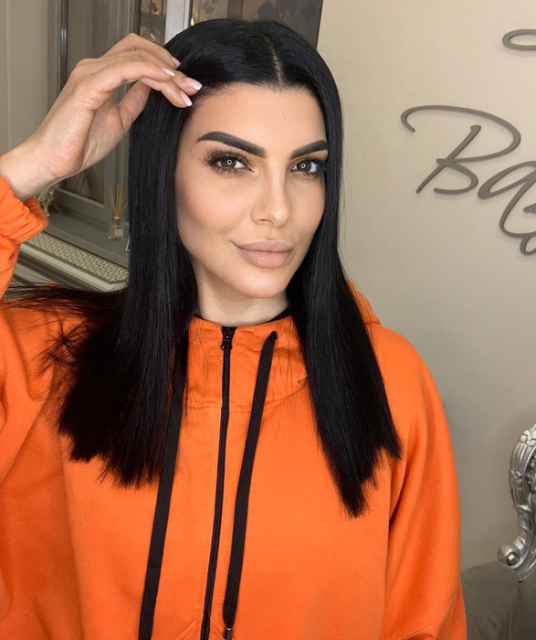 Lorena și Andreea Tonciu “s-au întrecut” în decolteuri și au fost criticate: “Ați fost operate și injectate de același plastician”. Reacția fulminantă a fostei asistente TV
