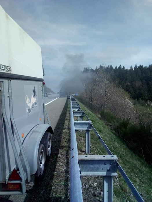 Șofer român de TIR, căutat în toată Germania. Gestul făcut de Robert Marin, după ce Mercedes-ul unei femei a luat foc pe autostrada A62. FOTO