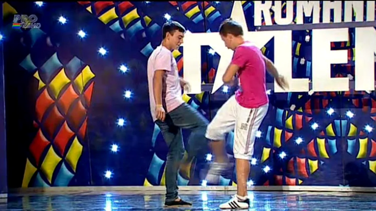 Asta este noul HARLEM SHAKE! Andi, Andra si Mihai au iesit la dans pe scena la Romanii au talent pe cea mai ciudata melodie