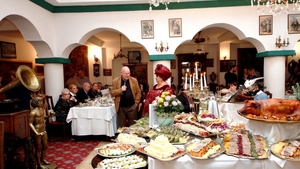 Kera Calița a lansat tomul-album „Plăcerile păcătoase ale gastronomiei”