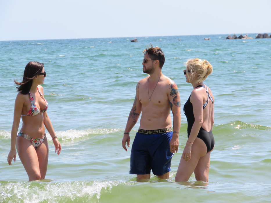 Jorge, Ramona, soția lui, și Ioana Filimon, în vacanță, la mare