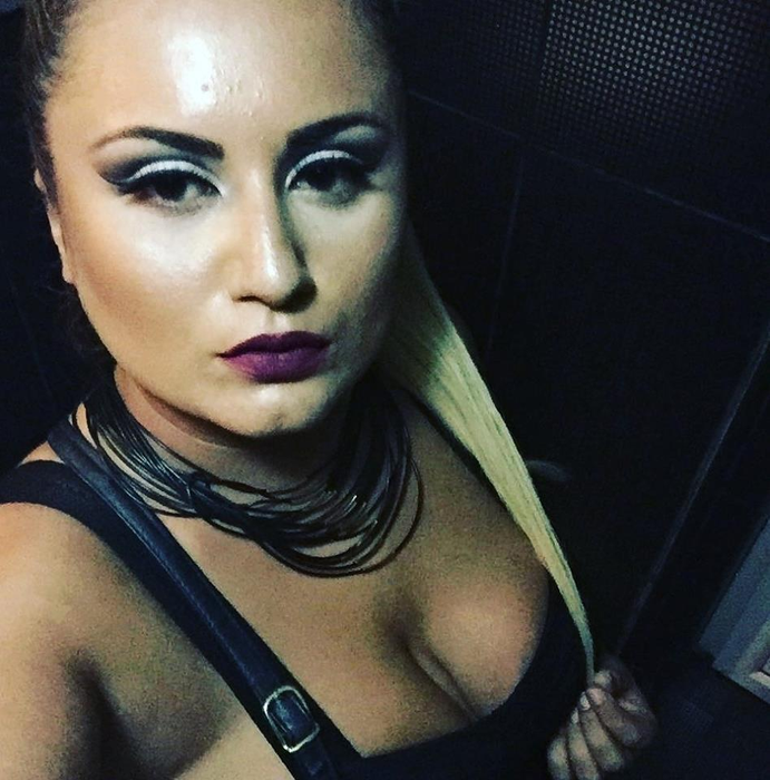 Cum încearcă să agaţe pe facebook o vedetă PRO TV! Ce mesaj i-a trimis unei blonde: „Tu ai…?”