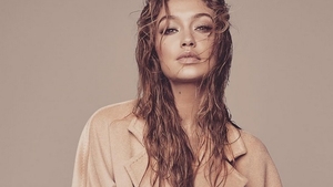 Gigi Hadid se căsătoreşte? Primele imagini cu inelul de logodnă etalat de fotomodel
